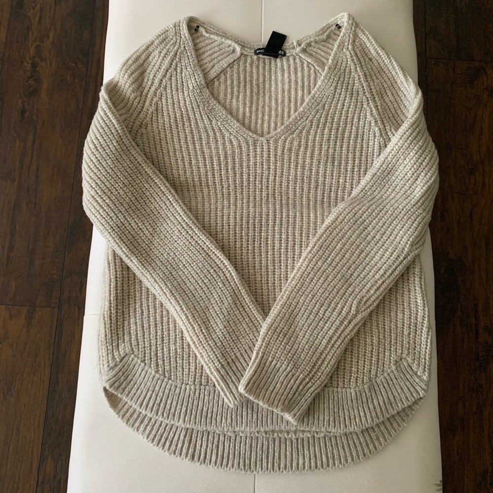 H&M Gray V Neck Sweater XS